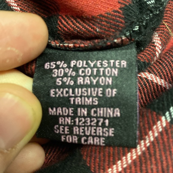 Red and Black Plaid Longsleeve Cropped Button Down Shirt Flannel Fringe Size M - Picture 6 of 10